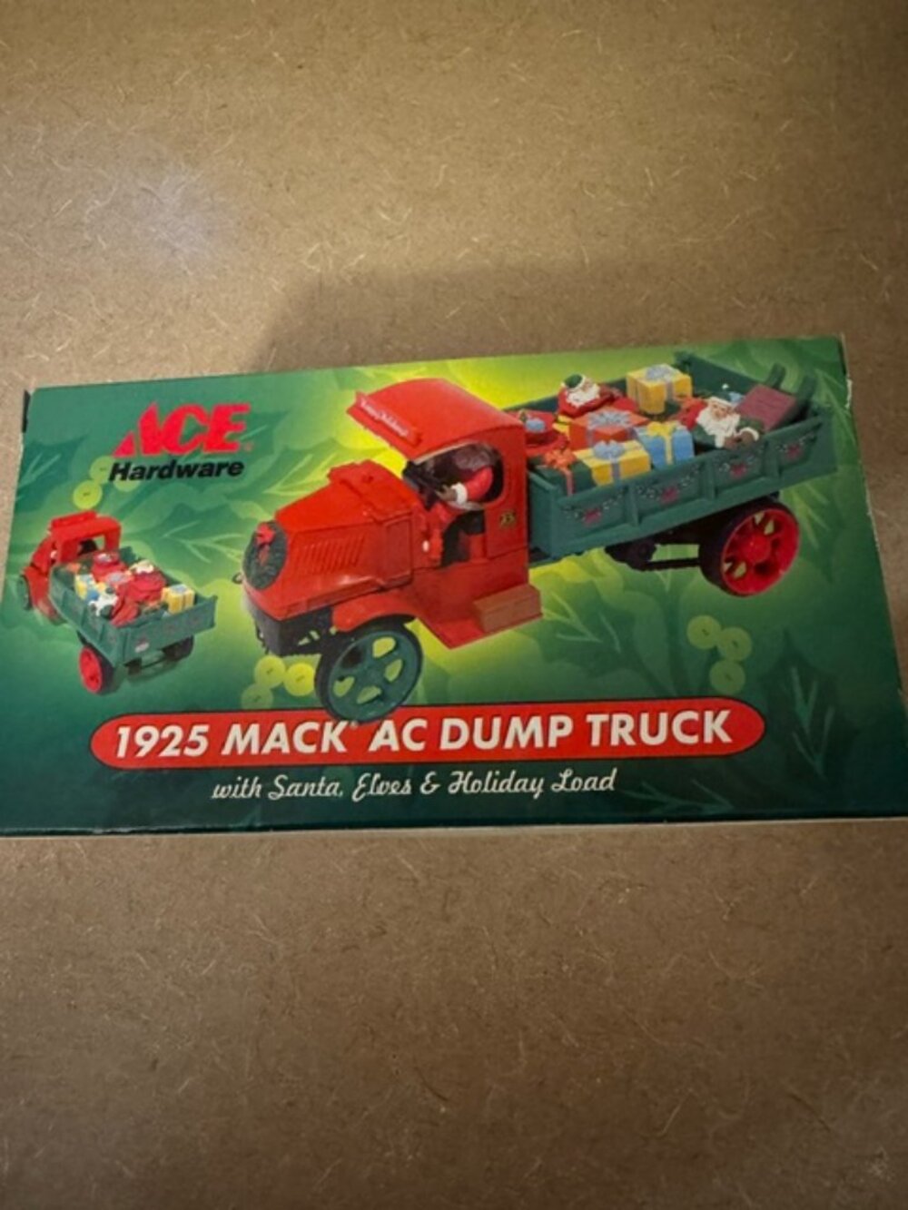 Collectible HOLIDAY - 1925 Mack AC DUMP TRUCK
